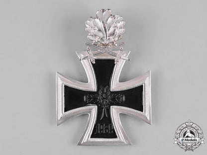 germany,_federal_republic._a_case_knight’s_cross_of_the_iron_cross,_with_oak_leaves_and_swords,1957_version_m19_8814