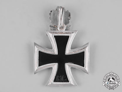 germany,_federal_republic._a_case_knight’s_cross_of_the_iron_cross,_with_oak_leaves_and_swords,1957_version_m19_8815