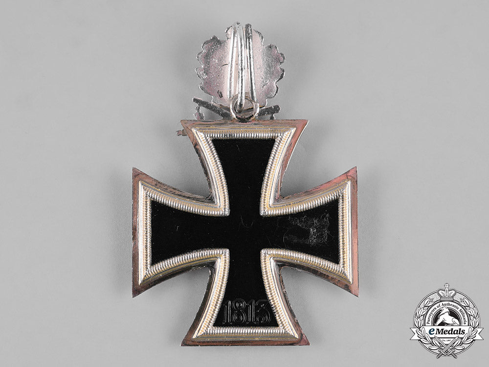 germany,_federal_republic._a_case_knight’s_cross_of_the_iron_cross,_with_oak_leaves_and_swords,1957_version_m19_8840