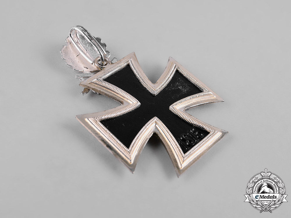germany,_federal_republic._a_case_knight’s_cross_of_the_iron_cross,_with_oak_leaves_and_swords,1957_version_m19_8842