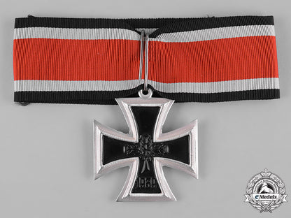 germany,_federal_republic._a_cased_knight’s_cross_of_the_iron_cross,1957_version,_to_wolfram_kurtz_m19_8849