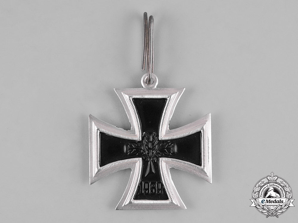 germany,_federal_republic._a_cased_knight’s_cross_of_the_iron_cross,1957_version,_to_wolfram_kurtz_m19_8850