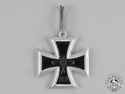 germany,_federal_republic._a_cased_knight’s_cross_of_the_iron_cross,1957_version,_to_wolfram_kurtz_m19_8850