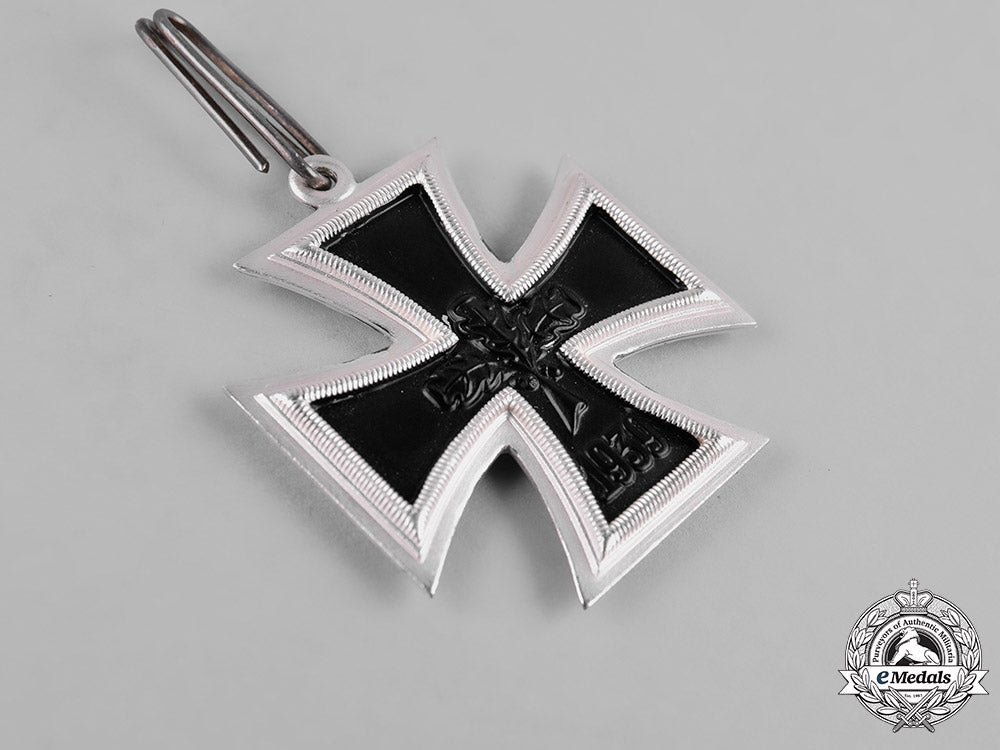 germany,_federal_republic._a_cased_knight’s_cross_of_the_iron_cross,1957_version,_to_wolfram_kurtz_m19_8852