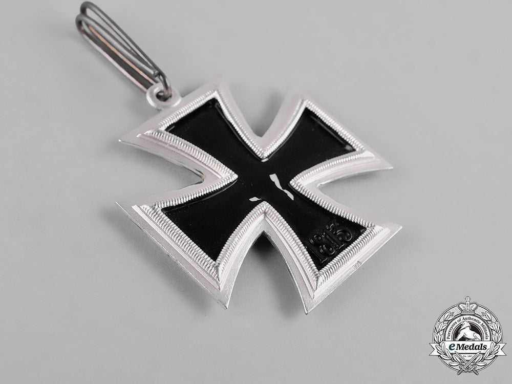 germany,_federal_republic._a_cased_knight’s_cross_of_the_iron_cross,1957_version,_to_wolfram_kurtz_m19_8853