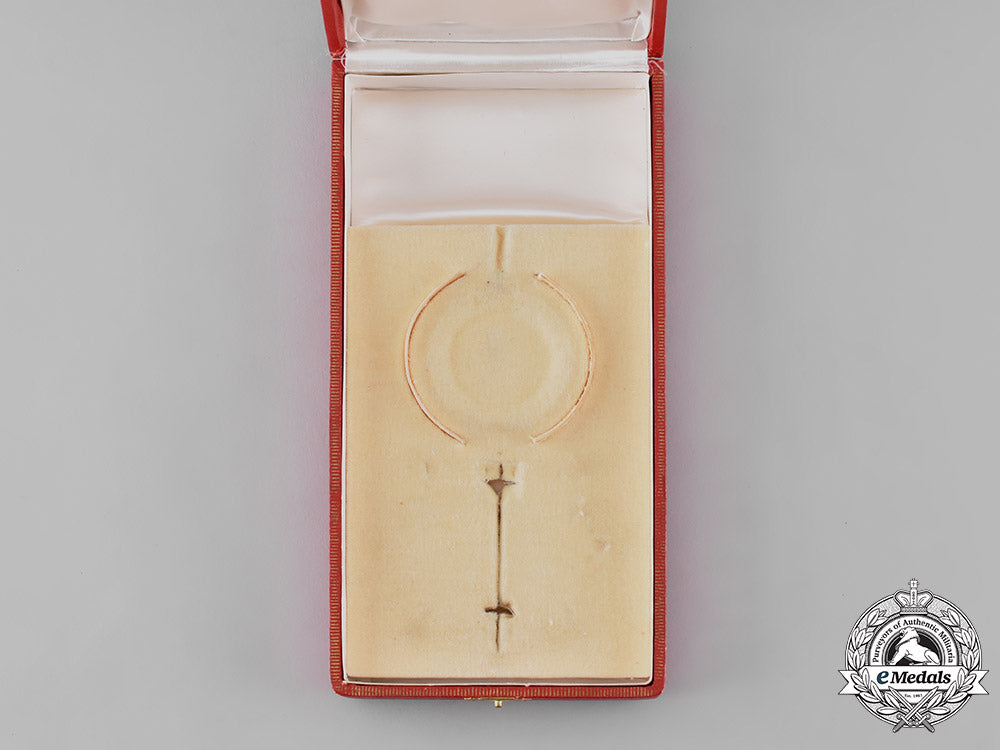 vatican._an_order_of_pope_pius_ix,_grand_cross_case,_c.1900_m19_9168_1