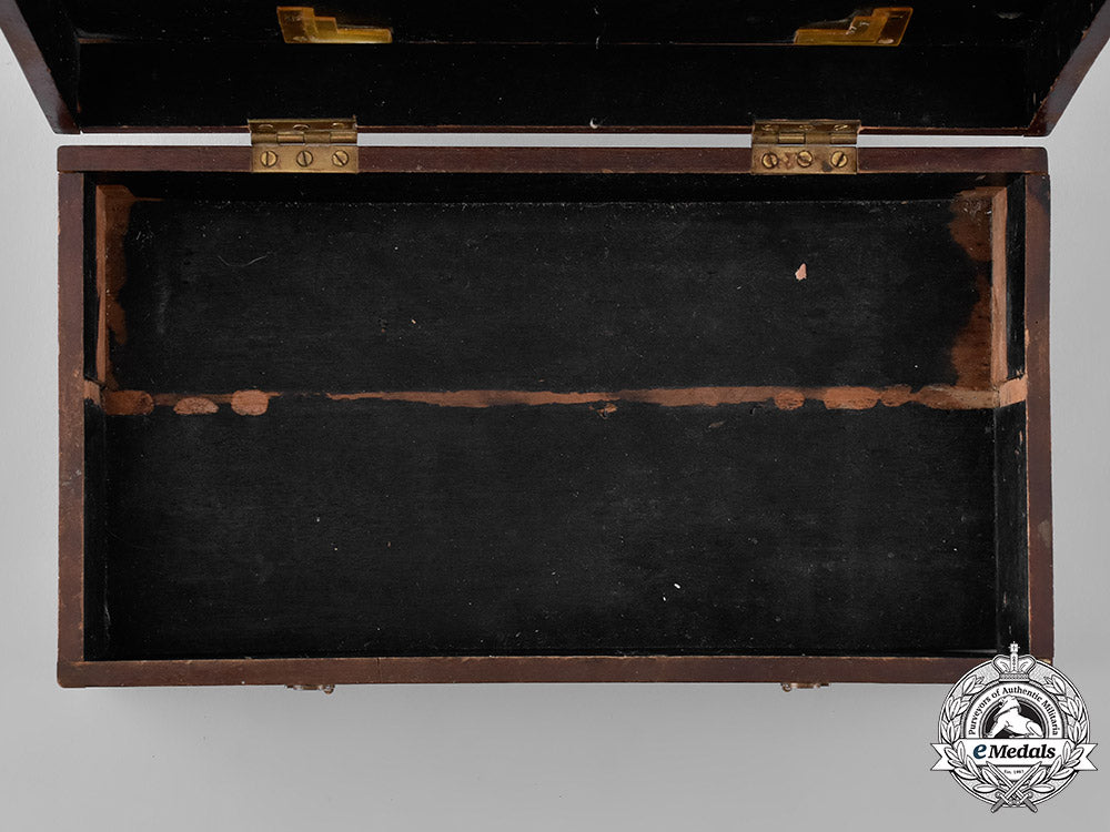 japan._a_lot_of_thirty-_four_army&_navy_insignia_and_badges_in_a_wooden_box_m19_9193