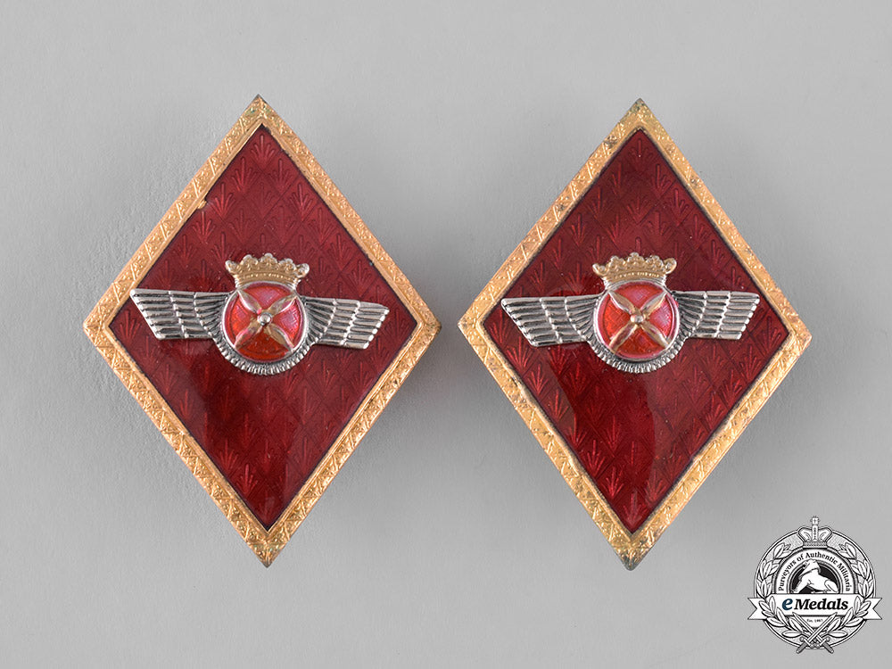 spain,_fascist_state._a_lot_of_spanish_army_and_air_force_insignia_m19_9800