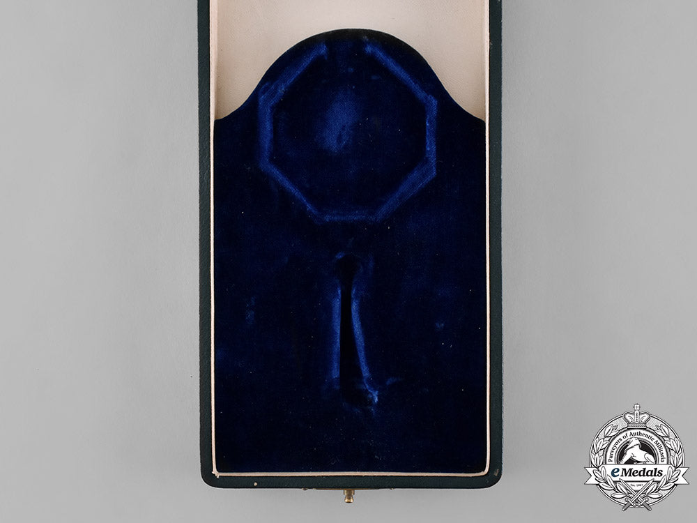lithuania,_republic._an_order_of_grand_duke_gediminas,_i_class_case,_by_hugeunin_frères_m19_9834_1