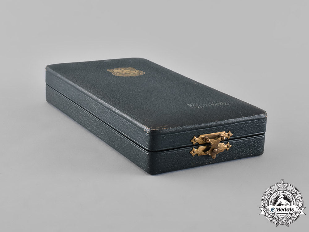 lithuania,_republic._an_order_of_grand_duke_gediminas,_i_class_case,_by_hugeunin_frères_m19_9835_1