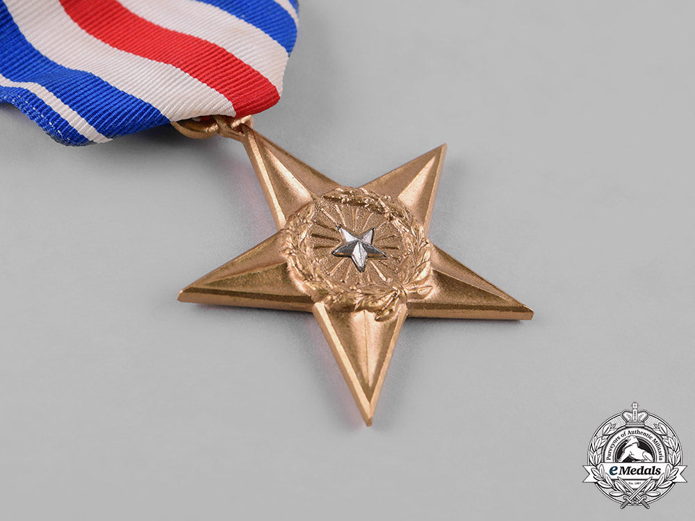 united_states._a_silver_star&_purple_heart_to_pte_arthur_t._blaquiere,_kia_in_luzon,_philippines,1945_m19_9931