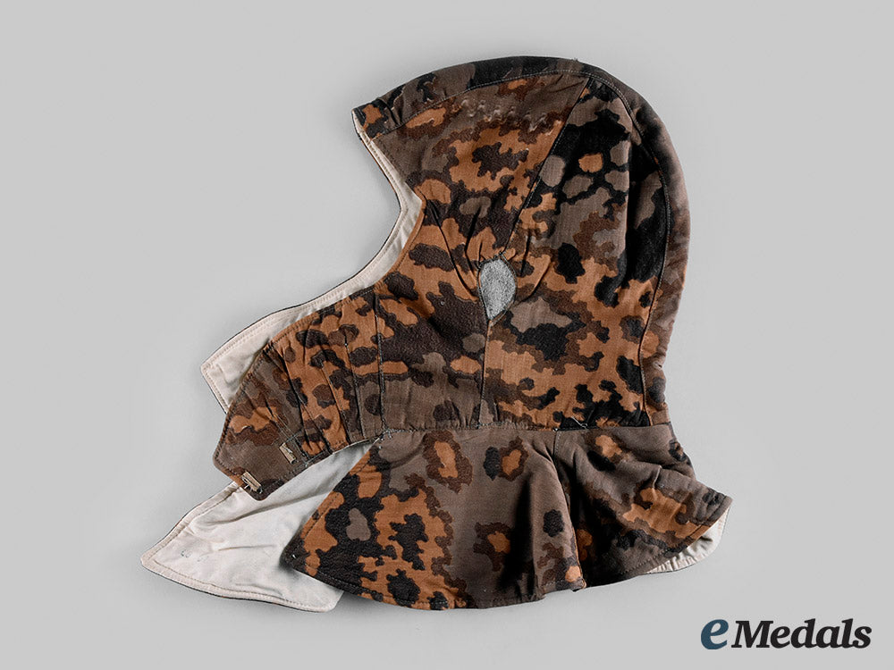 germany,_ss._a_waffen-_ss_reversible“_b”_pattern_oak_leaf_camouflage_hood_m20_00197