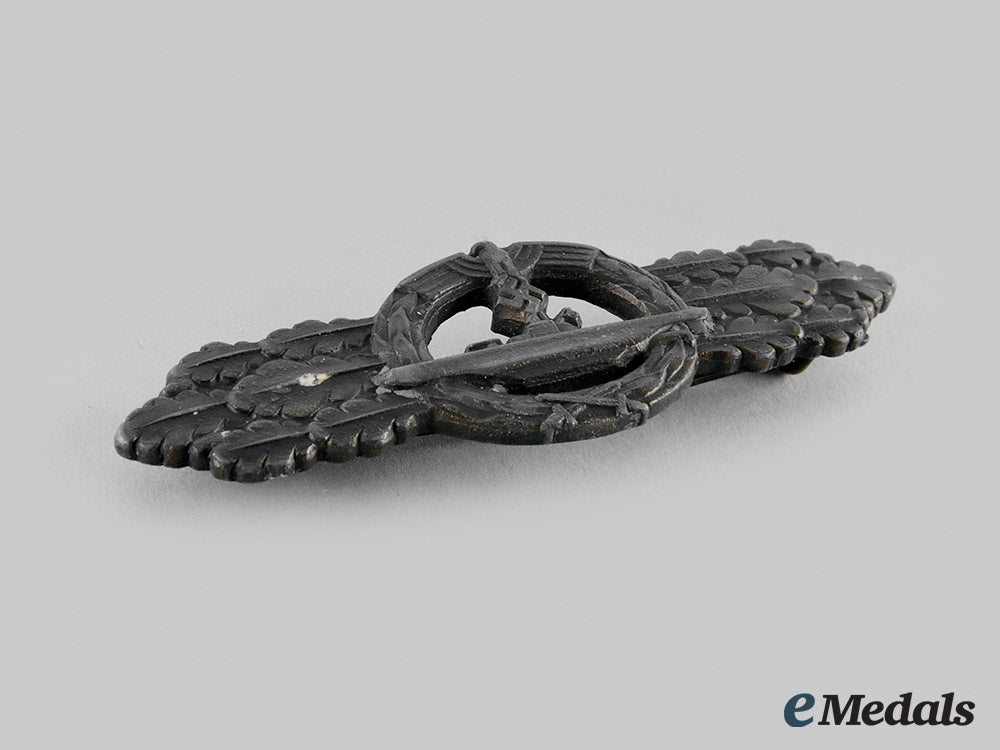 germany,_kriegsmarine._a_u-_boat_clasp,_bronze_grade,_by_schwerin_m20_00722_2_1_1