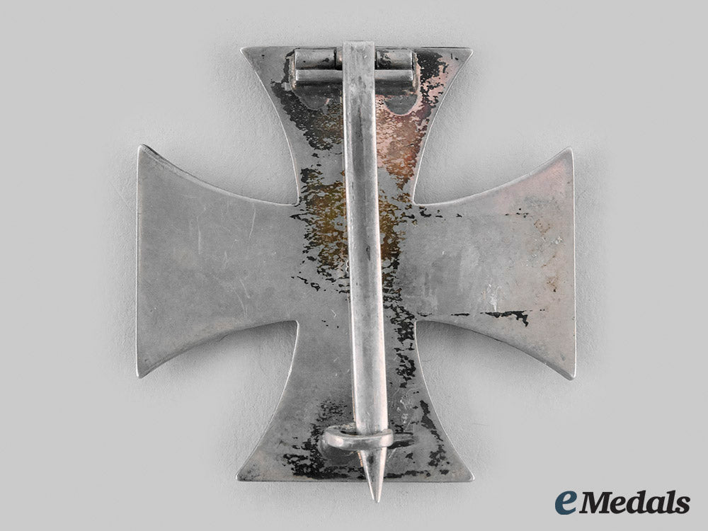 germany,_imperial._a1914_iron_cross,_i_class_with_case,_by_carl_dillenius_m20_01016