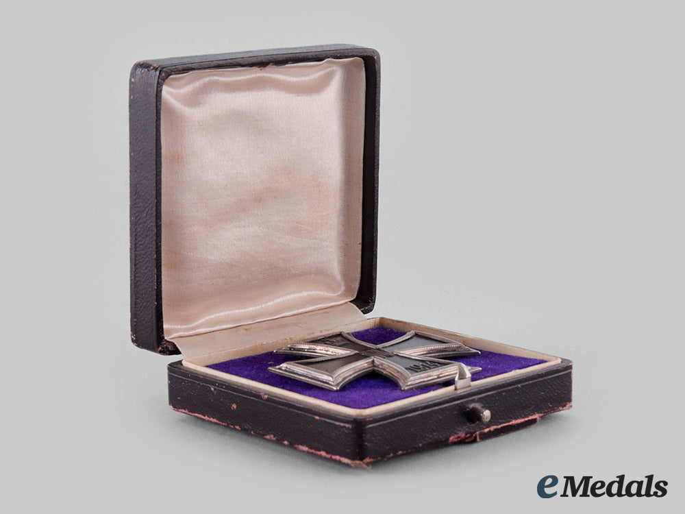 germany,_imperial._a1914_iron_cross,_i_class_with_case,_by_carl_dillenius_m20_01020