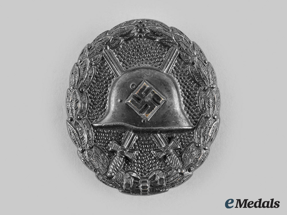 germany,_third_reich._an_extensive_medal_bar_with_first_and_second_world_war_decorations,_with_miniature_m20_01029