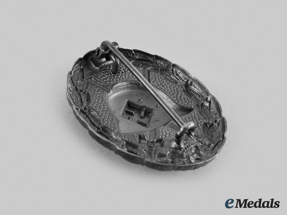 germany,_third_reich._an_extensive_medal_bar_with_first_and_second_world_war_decorations,_with_miniature_m20_01031