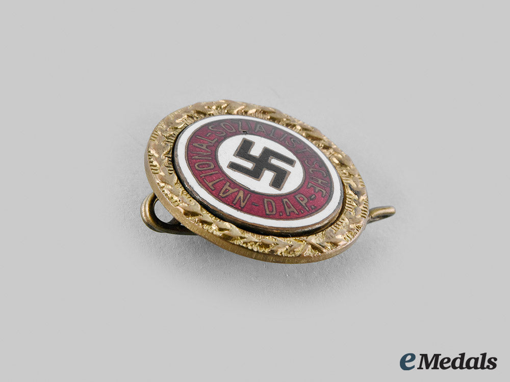 germany,_nsdap._a_golden_party_badge,_small_version,_by_josef_fuess(95411)_m20_01046