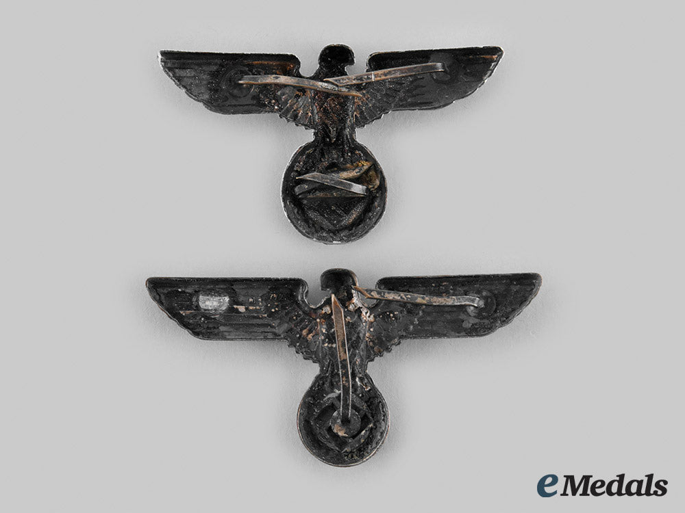 germany,_third_reich._a_pair_of_eagle_cap_insignia_m20_01138