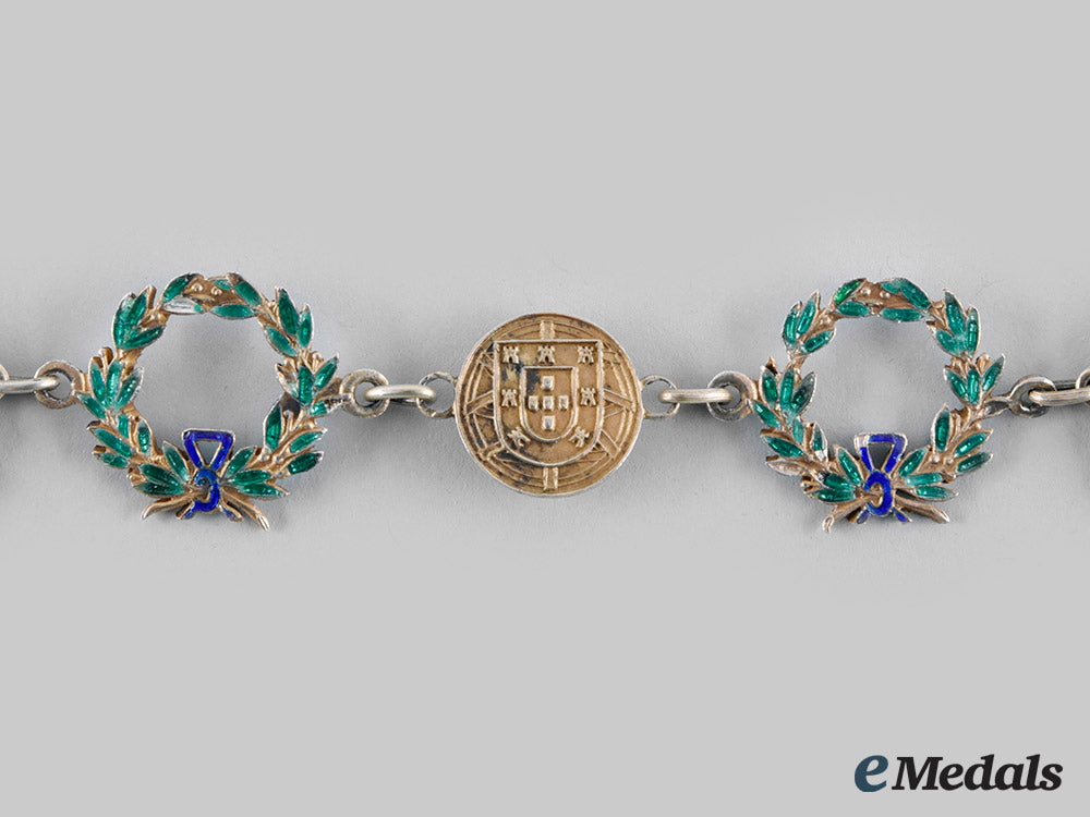 portugal,_republic._an_order_of_st._james_of_the_sword(_gcse),_collar,_by_pinhão_m.,_c.1950_m20_01243_1_1