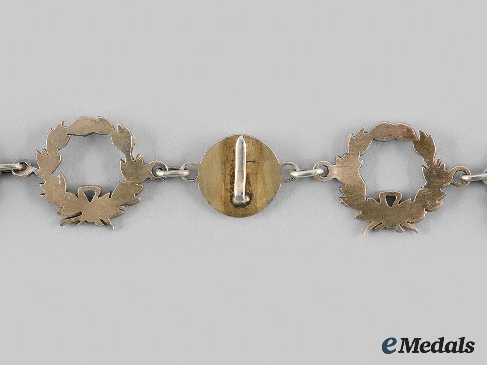 portugal,_republic._an_order_of_st._james_of_the_sword(_gcse),_collar,_by_pinhão_m.,_c.1950_m20_01244_1_1