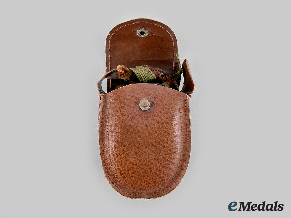 united_states._a_pair_of_united_states_army10_th_mountain_division_ski_goggles_with_case,_c.1941_m20_01380_2