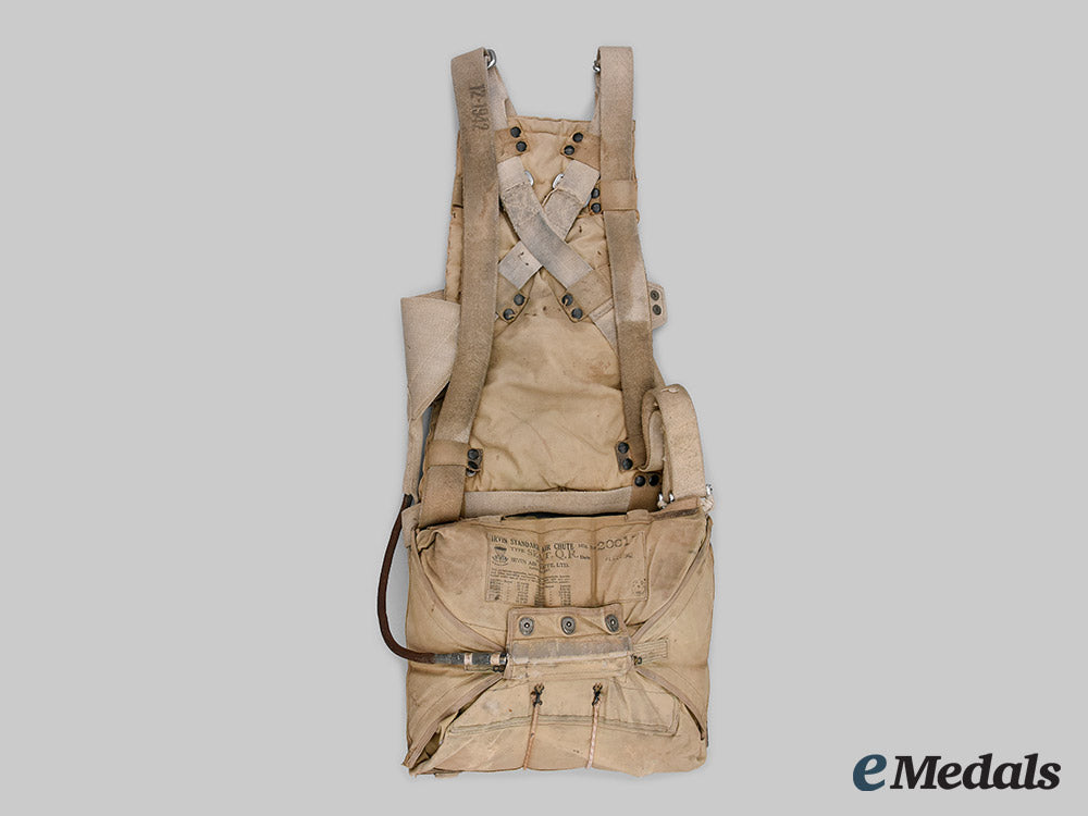 canada,_commonwealth._a_royal_canadian_air_force_parachute,_by_irving_air_chute_company,_c.1942_m20_01466_1_1