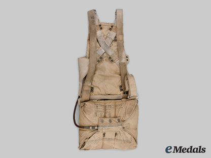 canada,_commonwealth._a_royal_canadian_air_force_parachute,_by_irving_air_chute_company,_c.1942_m20_01466_1_1
