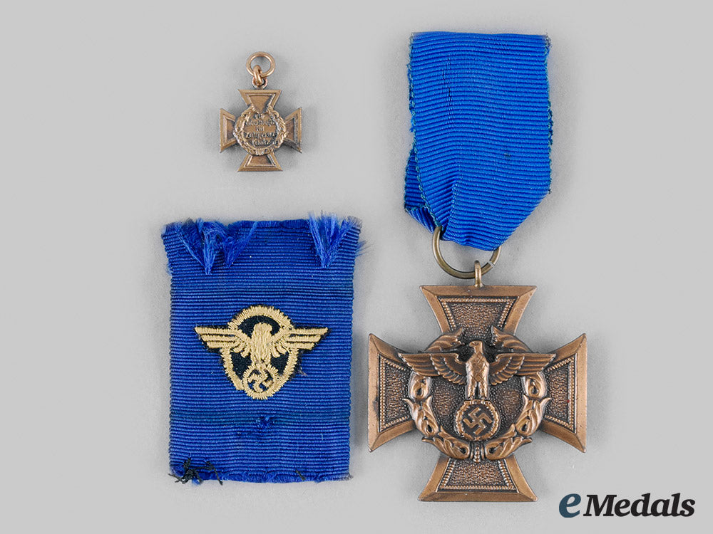 germany,_third_reich._a_border_protection_long_service_cross,_with_miniature_m20_01629
