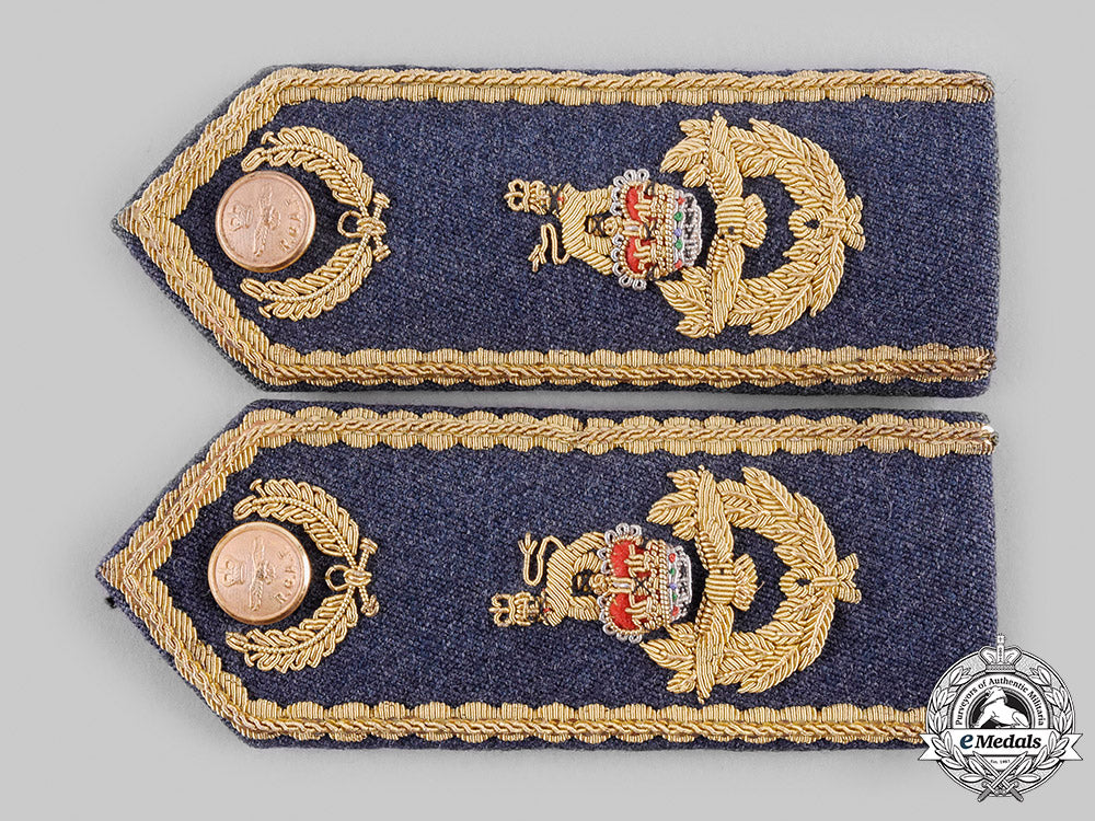 canada._a_lot_of_eight_royal_canadian_air_force(_rcaf)_air_marshal/_air_chief_marshal_uniform_accessories_m20_017_emd4987