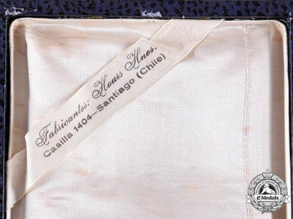 chile,_republic._an_order_of_merit,_grand_cross_star_with_case,_c.1950_m20_035_emd0770_1