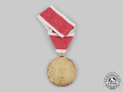 croatia,_independent_state._an_extremely_rare_ante_pavelić_golden_bravery_medal_m20_038_emd0655_1