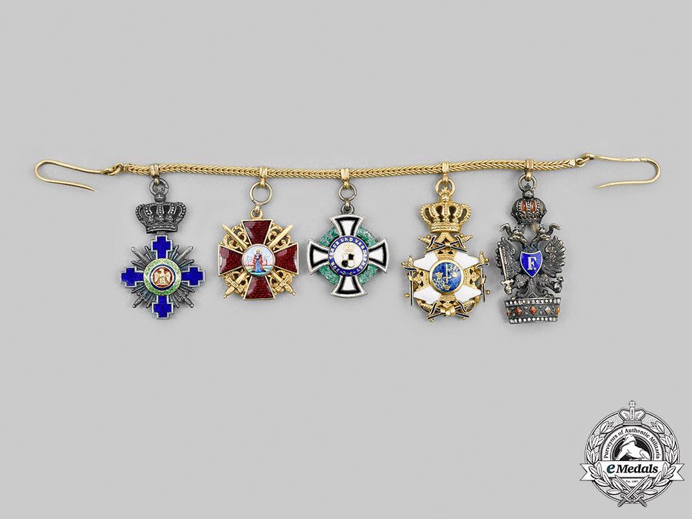 russia,_imperial._a_miniature_medal_chain_in_gold_m20_1008m20_996_mnc0212_1