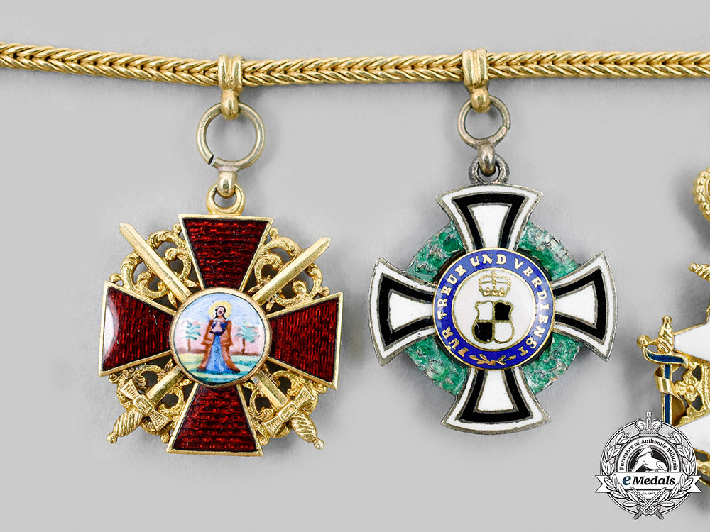 russia,_imperial._a_miniature_medal_chain_in_gold_m20_1011m20_999_mnc0234_1