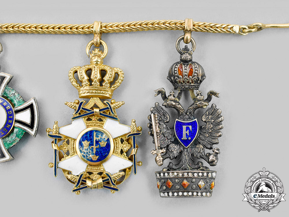russia,_imperial._a_miniature_medal_chain_in_gold_m20_1012m20_000_mnc0238_1