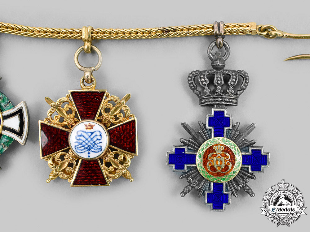 russia,_imperial._a_miniature_medal_chain_in_gold_m20_1015m20_003_mnc0219_1