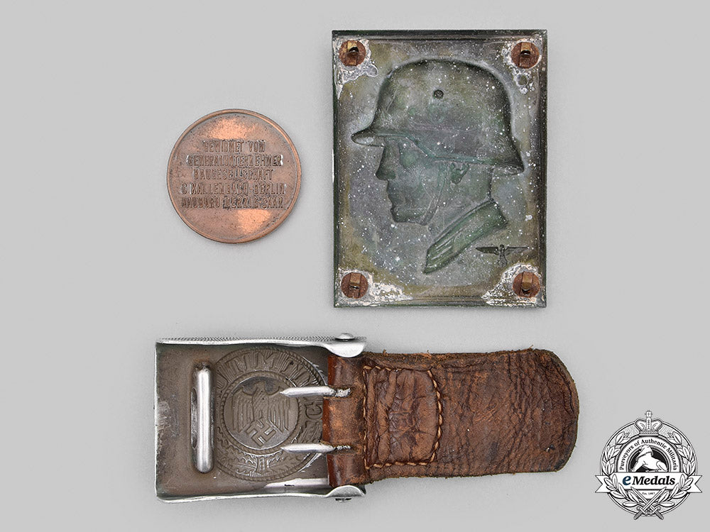 germany,_heer._a_lot_of_heer_accessories_and_insignia_m20_1173m20_1114_mnc2483