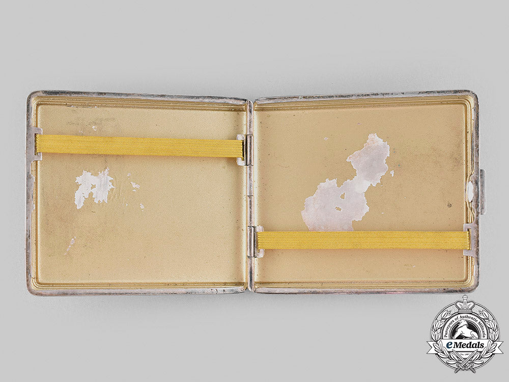 germany,_luftwaffe._a_luftwaffe_cigarette_case,_by_robert_kraft_m20_167_mnc9554_1