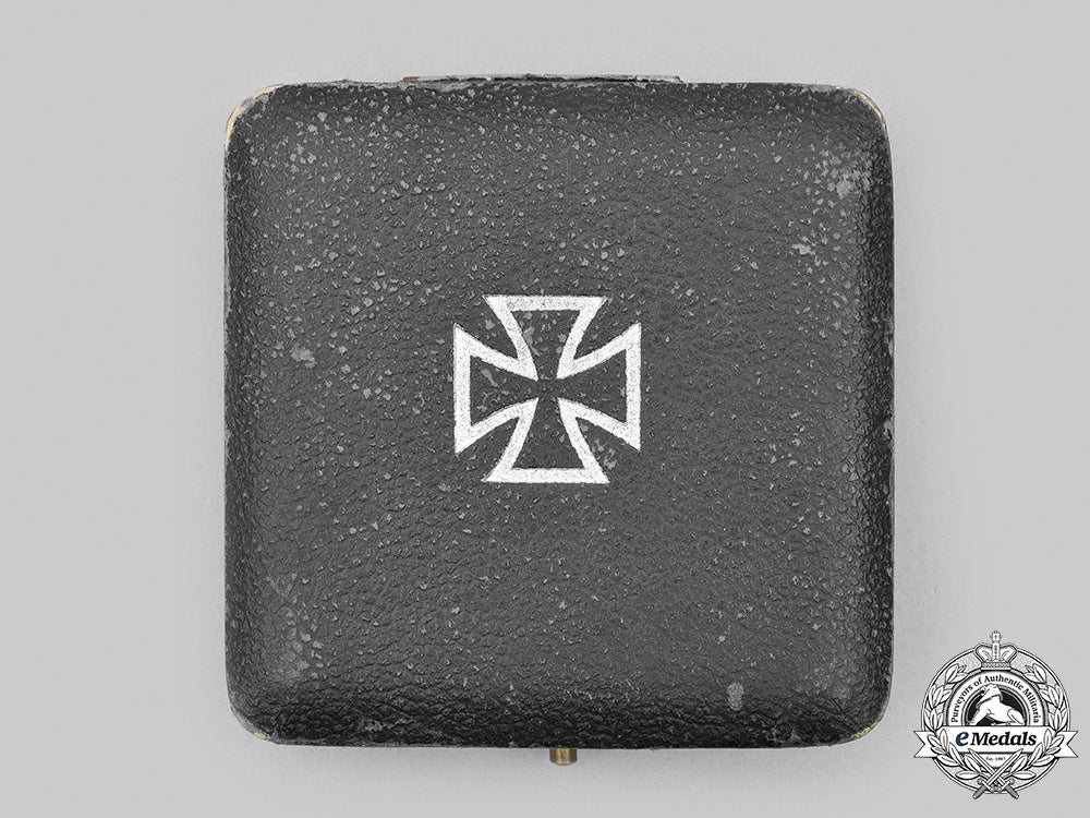 germany,_imperial._a1914_iron_cross_i_class,_with_case,_by_carl_dillenius_m20_1696_mnc5569
