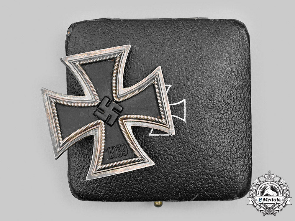 germany,_wehrmacht._a1939_iron_cross_i_class,_with_case,_by_rudolf_souval_m20_1699_mnc5595