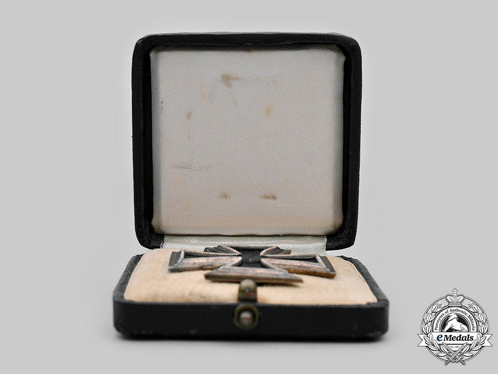 germany,_wehrmacht._a1939_iron_cross_i_class,_with_case,_by_rudolf_souval_m20_1705_mnc5599