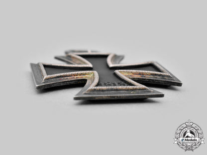 germany,_wehrmacht._a1939_iron_cross,_ii_class,_by_c.e._juncker_m20_1762_mnc5731_1