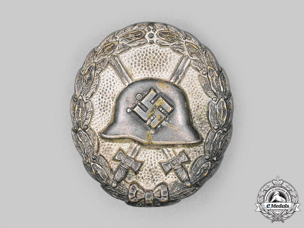 germany,_wehrmacht._a_silver_grade_wound_badge,_first_pattern,_with_case_m20_1803_mnc5832