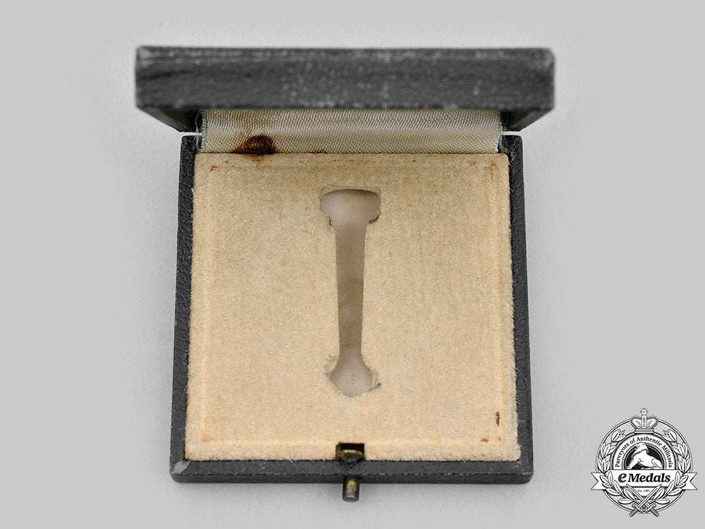 germany,_wehrmacht._a_silver_grade_wound_badge,_first_pattern,_with_case_m20_1808_mnc5849