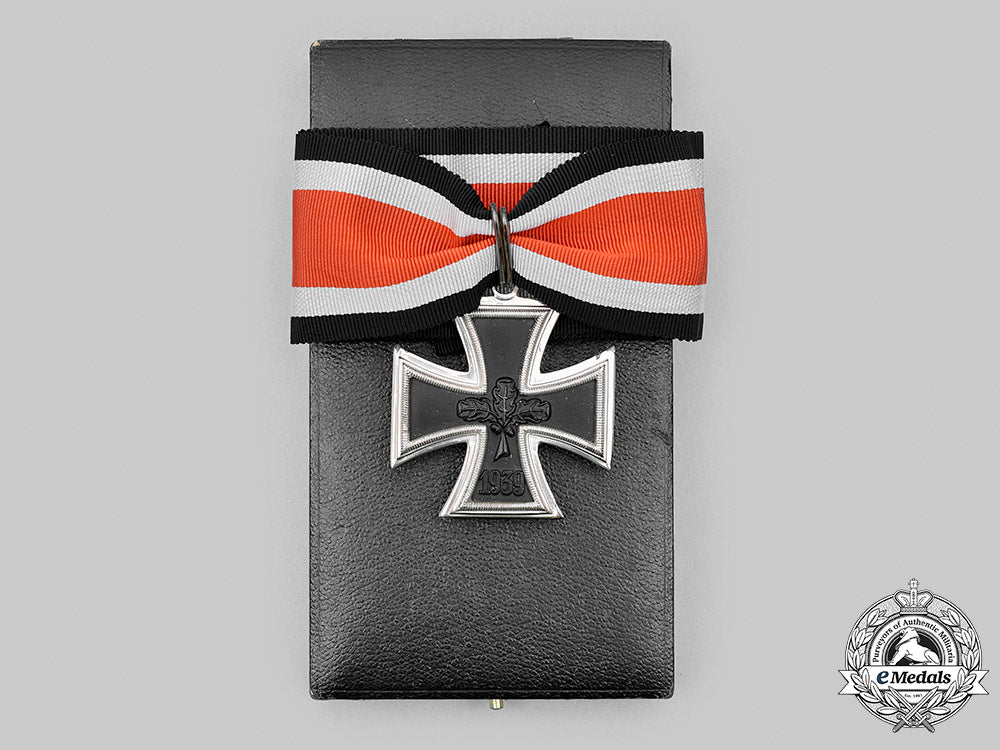 germany,_federal_republic._a_knight’s_cross_of_the_iron_cross,_with_case,_early1957_version_m20_1812_mnc5873