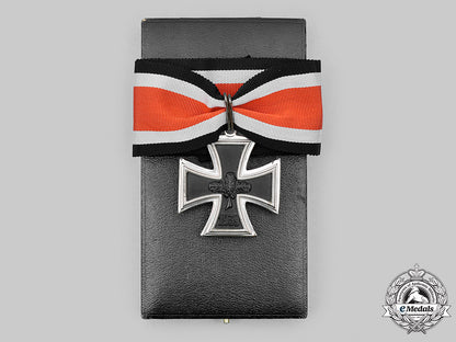 germany,_federal_republic._a_knight’s_cross_of_the_iron_cross,_with_case,_early1957_version_m20_1812_mnc5873