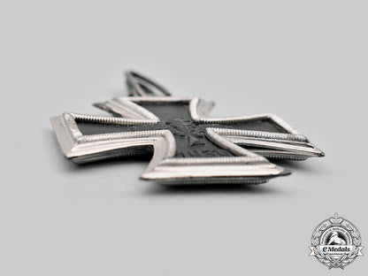 germany,_federal_republic._a_knight’s_cross_of_the_iron_cross,_with_case,_early1957_version_m20_1816_mnc5862