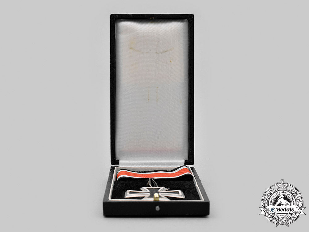 germany,_federal_republic._a_knight’s_cross_of_the_iron_cross,_with_case,_early1957_version_m20_1821_mnc5869