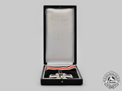 germany,_federal_republic._a_knight’s_cross_of_the_iron_cross,_with_case,_early1957_version_m20_1821_mnc5869