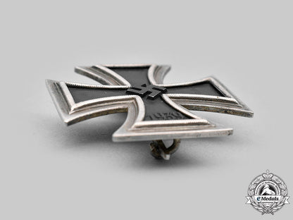 germany,_wehrmacht._a1939_iron_cross_i_class,_with_case_m20_1853_mnc6118_1